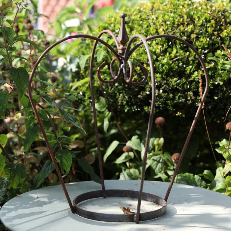 5065022557883 1 Decorative Crown Garden Ornament.jpg